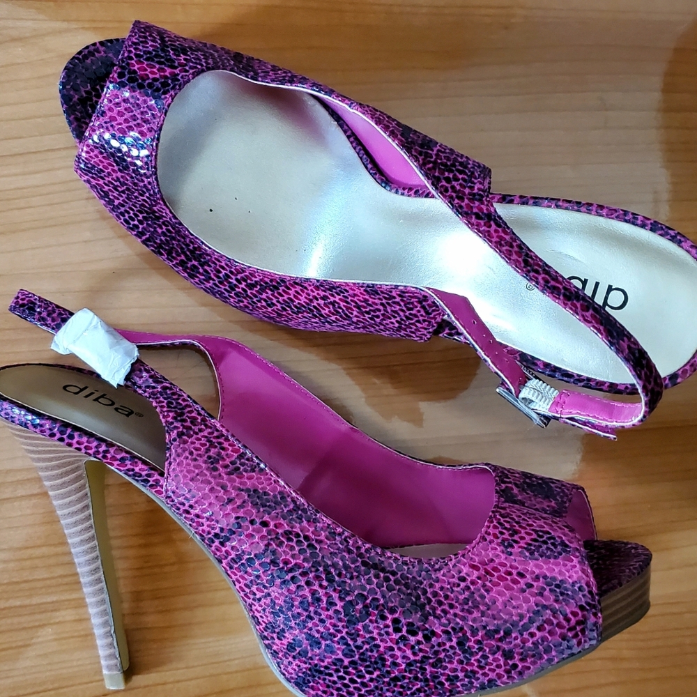Snakeskin pattern sandal